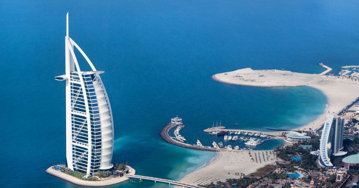 Дубай започна новата година, като премахна данъка от 30% върху