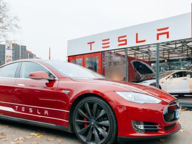 Tesla обяви рекордни продажби