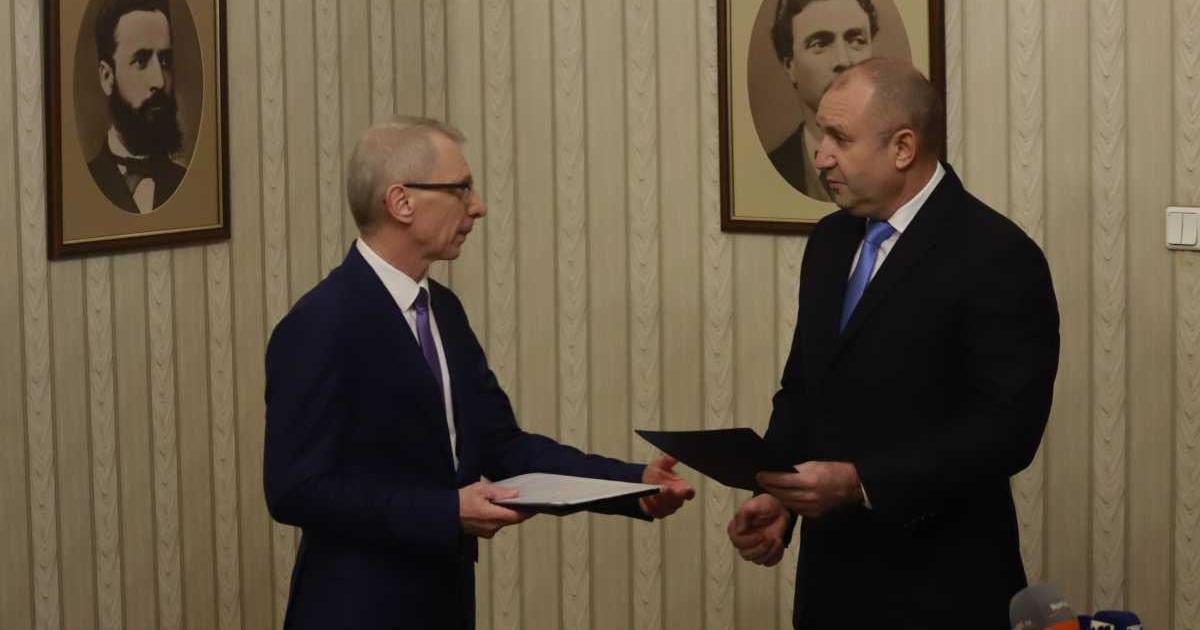 Президентът Румен Радев връчи втория проучвателен мандат за съставяне на