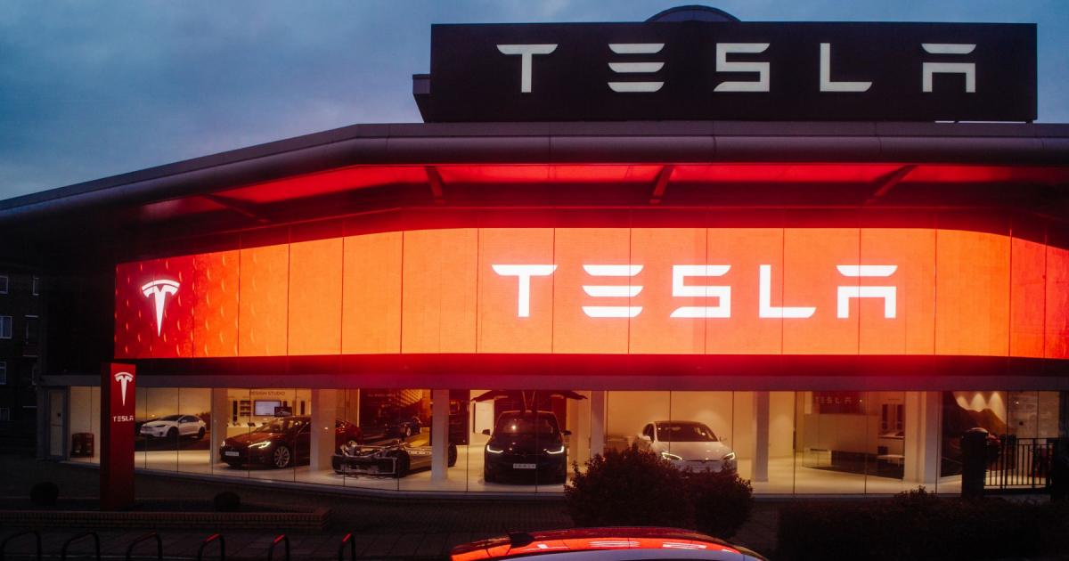Акциите на Tesla Inc. потънаха в първата сесия на Уолстрийт