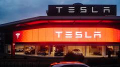 Акциите на Tesla Inc потънаха в първата сесия на Уолстрийт