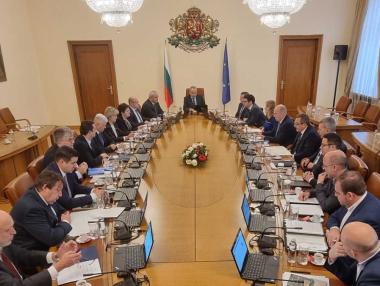 Вечерни новини: Властта съживява забравен нефтопровод; Еврото покачи цените в Хърватия