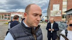 Да отпадне изискването за издаване на стикер за безплатно паркиране