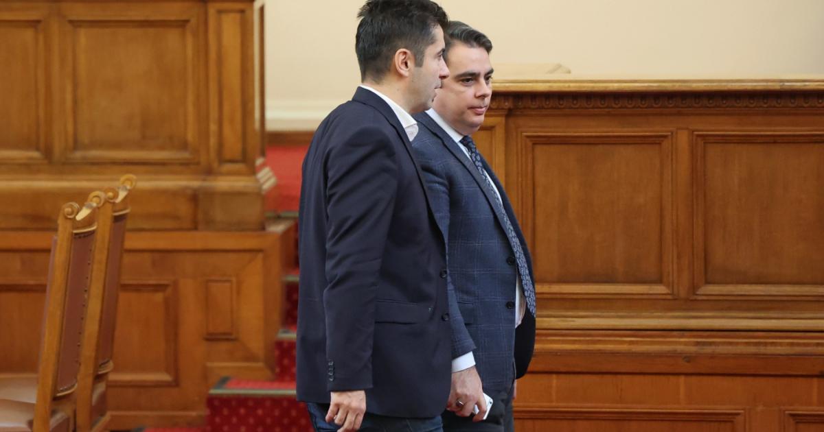 Редица административни нарушение на правилници, наредби и закони и липса