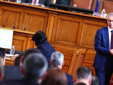 Вечерни новини: Провал за кабинета „Денков“; Страх от арбитраж с „Газпром“