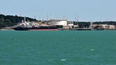 Депутати от Демократична България внесоха законопроект който предвижда нефтеният пристанищен