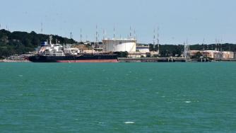 Законопроект предвижда отнемането от „Лукойл“ на терминала „Росенец“