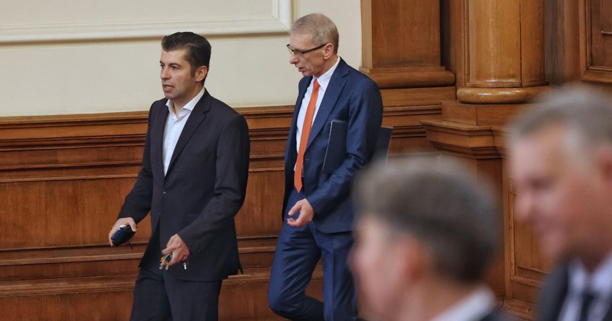 Законопроект предвижда отнемането от Лукойл“ на терминала Росенец“Депутати от Демократична