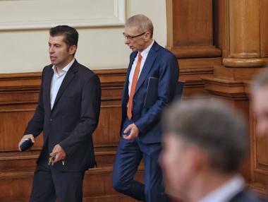 Новините от седмицата: Провал за кабинета „Денков“; Нов завод в Русе; 117 млн. лв. за семейни фирми