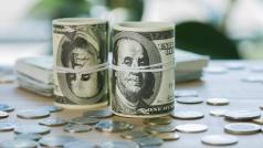Щатският долар е доминиращата международна валута и играе ключова роля