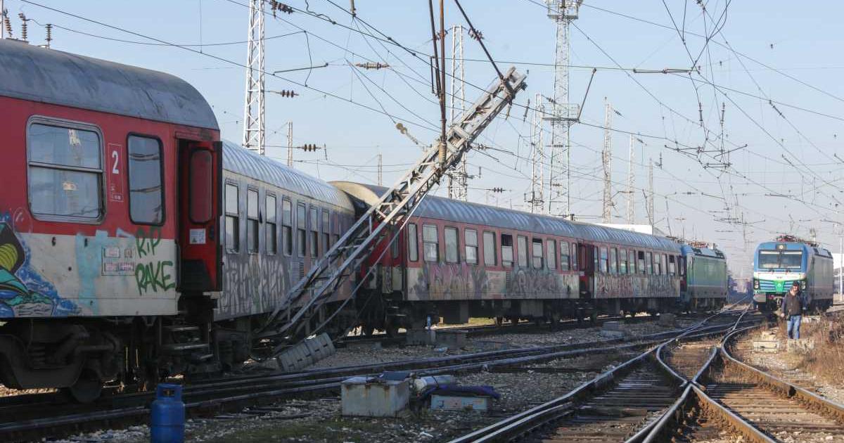 Обществените поръчки за новите влакове и локомотиви, финансирани по Плана