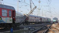Обществените поръчки за новите влакове и локомотиви финансирани по Плана