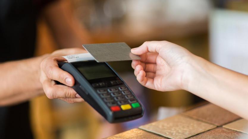 Пощенска банка регистрира бум на плащанията с дигитализирани карти