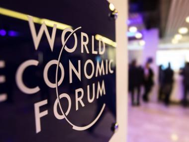„Коктейлът е по-слаб“: Световният елит се върна на икономическия форум в Давос