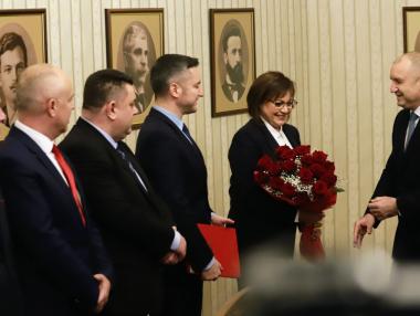 „Може да прави компромиси“: Радев връчи третия мандат на БСП