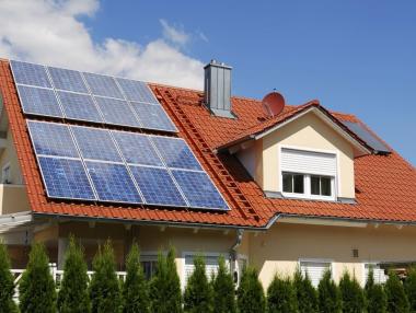 ГЕРБ иска да пренасочи още пари за соларни панели на покривите