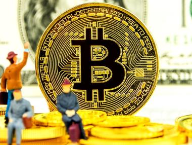 Защо биткойн изведнъж започна да поскъпва?