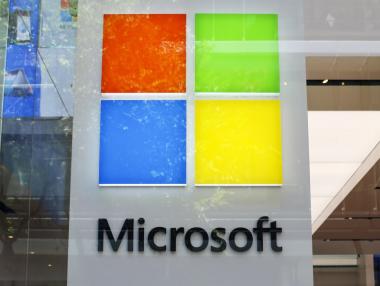 Лавина от съкращения: Microsoft освобождава хиляди инженери и HR-и