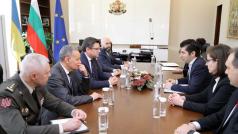 Die Welt Как бедната България тайно спаси УкрайнаМиналата пролет армията