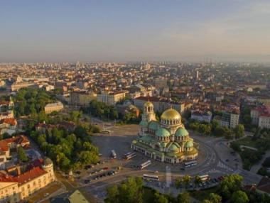 Вечерни новини: Трудовият пазар се отваря за чужденци; Законът, който ни дели от Шенген