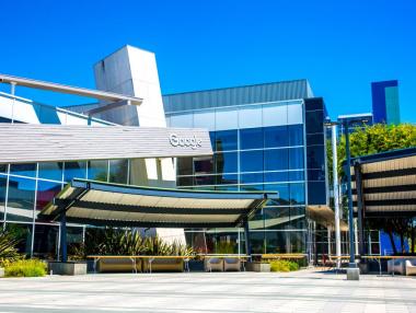 Alphabet съкращава хиляди служители и гледа към изкуствения интелект