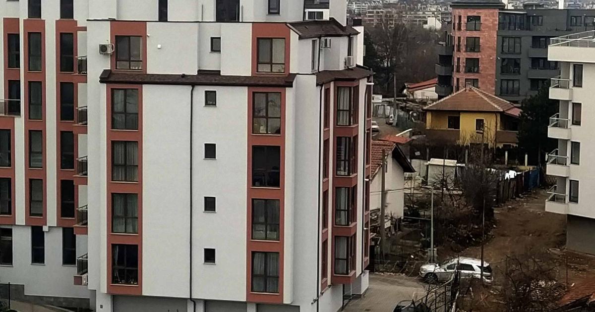 Пазарът на жилища в България поема в нова посока. И