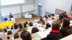 Вместо да увеличат заплатите на университетските преподаватели с предоставените им