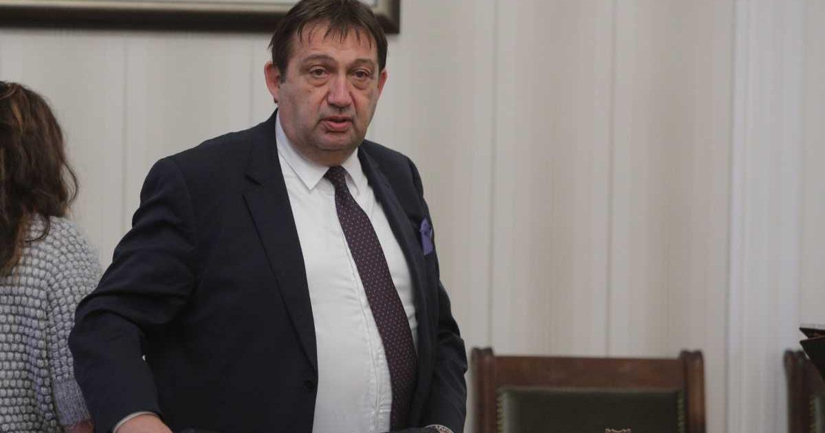 Регионалният министър Иван Шишков се закани да започне да пише