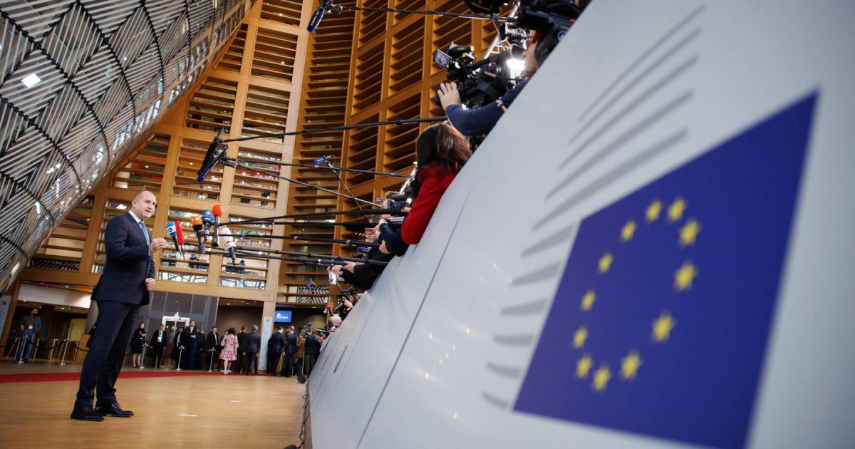 България и еврото Бюджет и финансиМФ дава близо 100 хил.