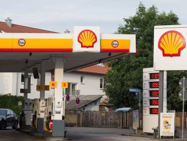 Shell обмисля да се изтегли от няколко европейски пазара на дребно