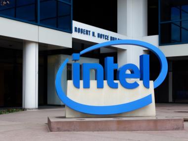„Историческият колапс“ на Intel предизвика разпродажба при чиповете