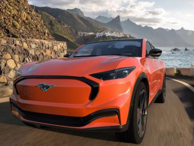 В отговор на Tesla: Ford намали цената на електрическия Mustang