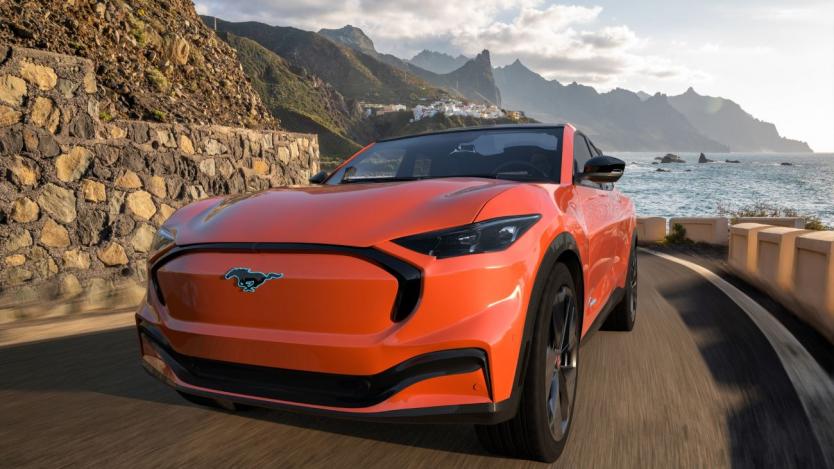 В отговор на Tesla: Ford намали цената на електрическия Mustang