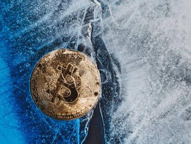 Големите риби се пробудиха: Идва ли краят на криптозимата?