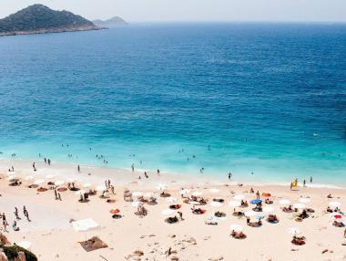 Турбулентната 2022 г. изстреля туризма в Турция до рекорд