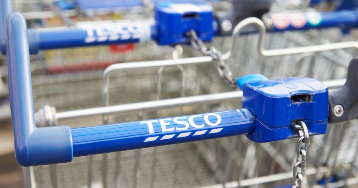 Най-големият британски търговец на хранителни стоки Tesco ще съкрати повече