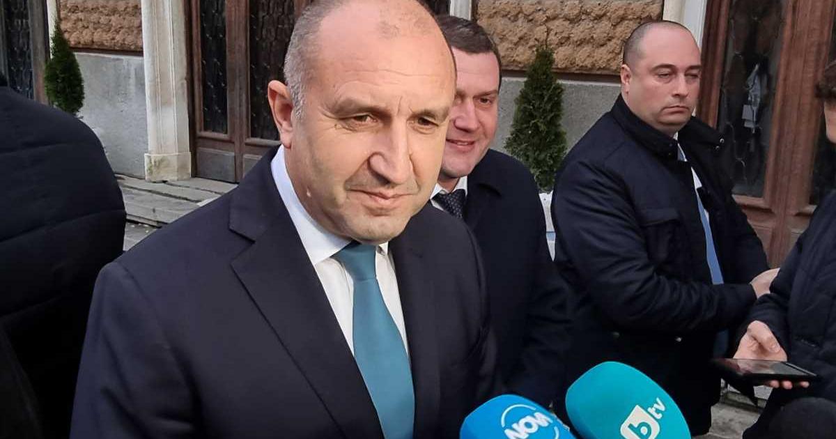 Президентът Румен Радев подписа указите за разпускане на 48-ото Народно