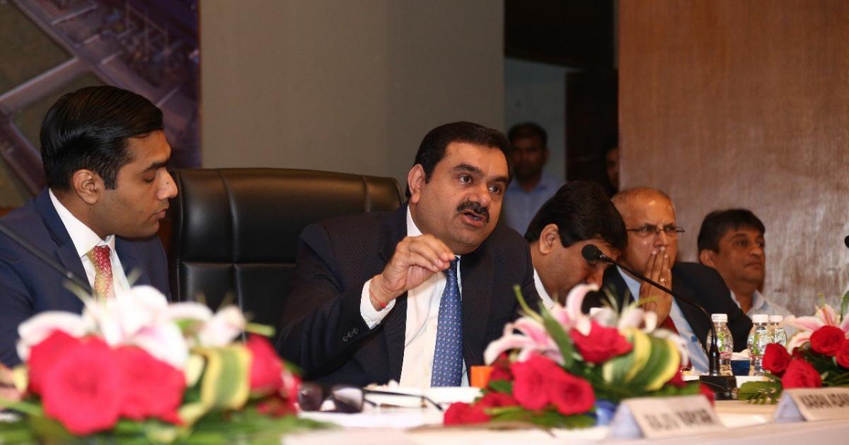Акциите на индийската Adani Group потънаха в четвъртък, след като