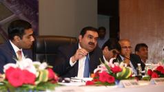 Акциите на индийската Adani Group потънаха в четвъртък след като