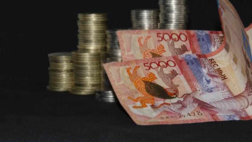Русия разпродава валута, за да компенсира срива на енергийните приходи