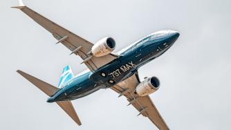 Boeing съкращава 2000 „бели якички“