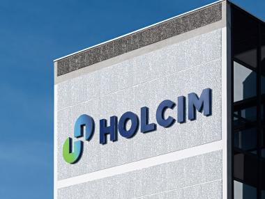 Най-големият производител на цимент в света купува поредна покривна компания