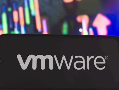 Хиляди сървъри на VMware са обект на най-голямата по рода си атака досега
