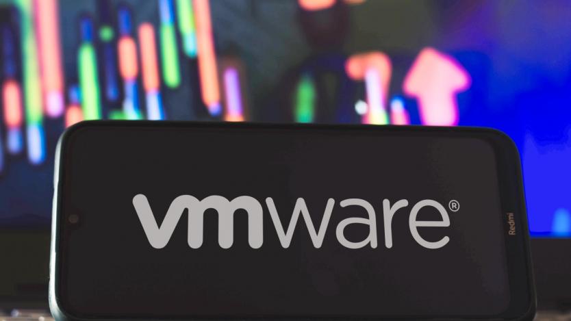 Хиляди сървъри на VMware са обект на най-голямата по рода си атака досега