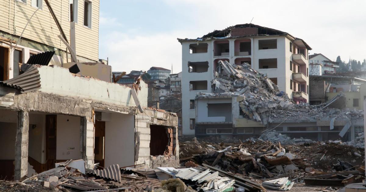 Хуманитарната катастрофа, предизвикана от двете опустошителни земетресения в Турция, обезсърчава