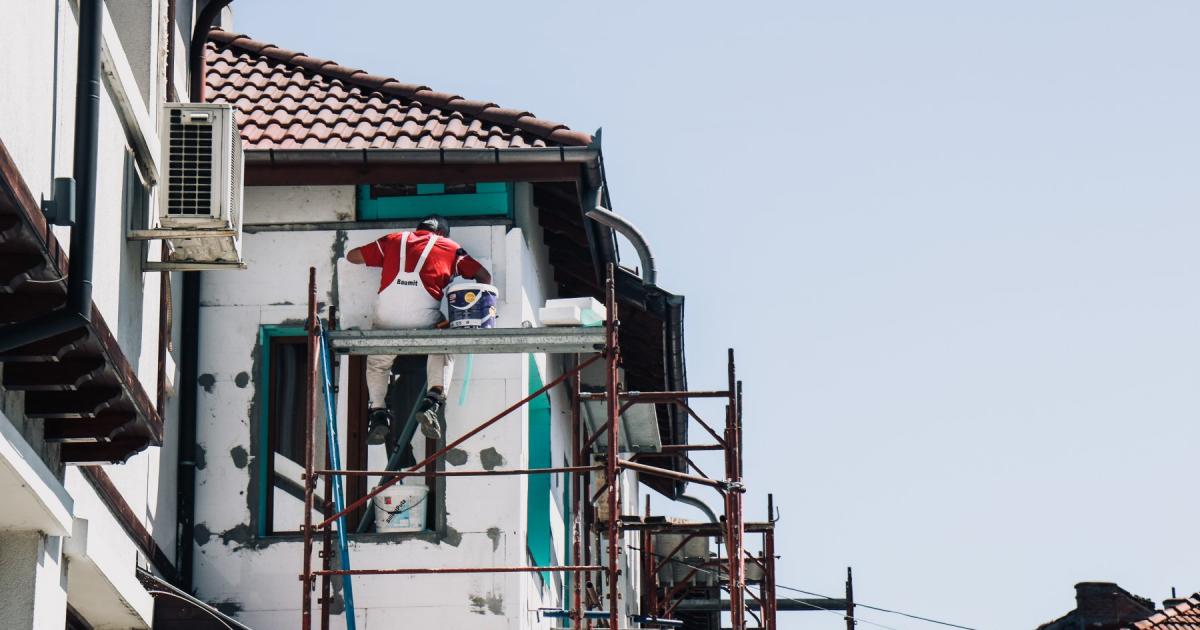 Санирането на жилищни и публични сгради в България ще продължи с
