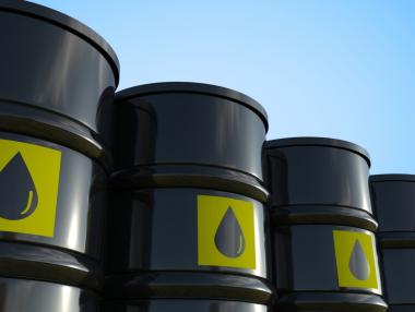 Притисната от санкциите: Русия свива производството на петрол