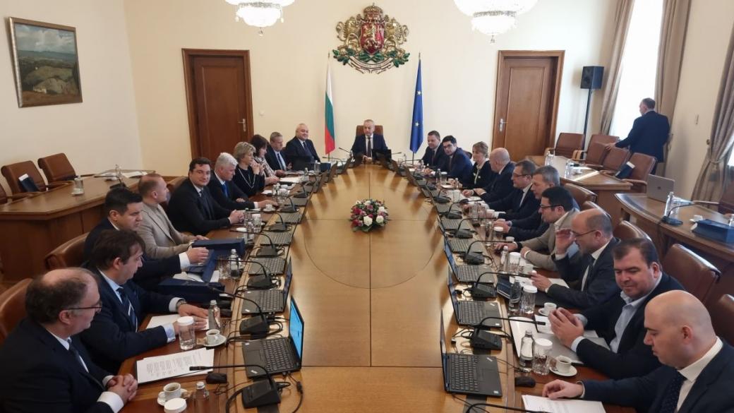 От коя криза иска да ни спасява правителството?