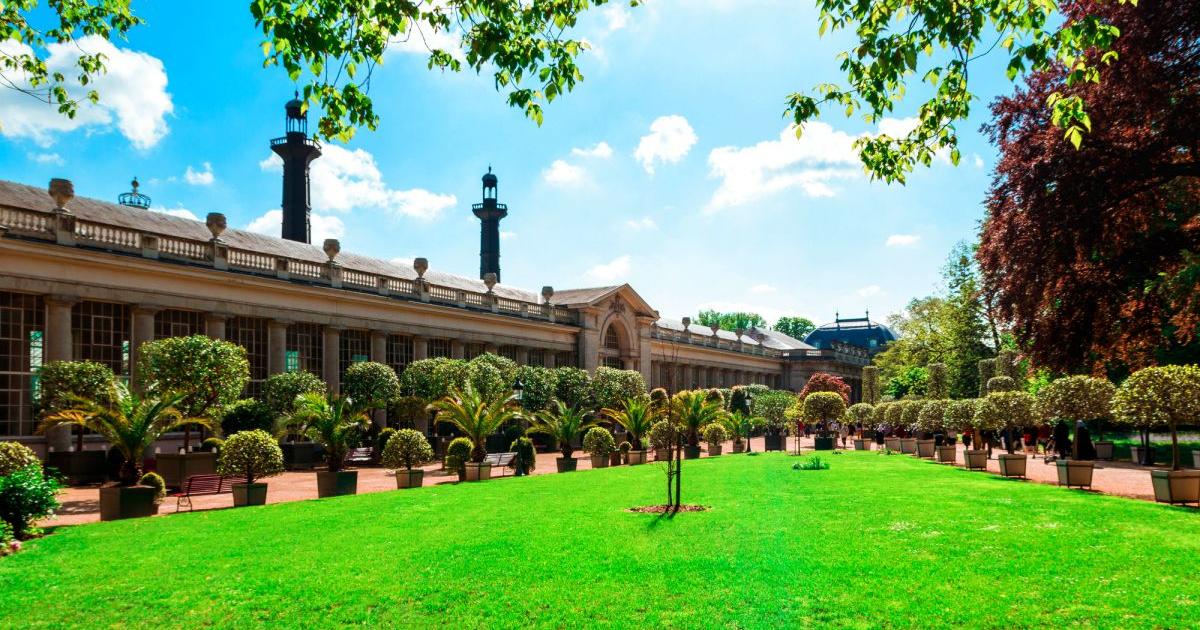 Построен в края на 18 век, замъкът Лаакен служи за