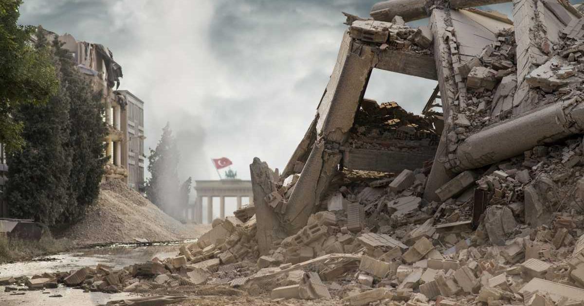 Те удрят внезапно и без предупреждение. Двете опустошителни земетресения, които